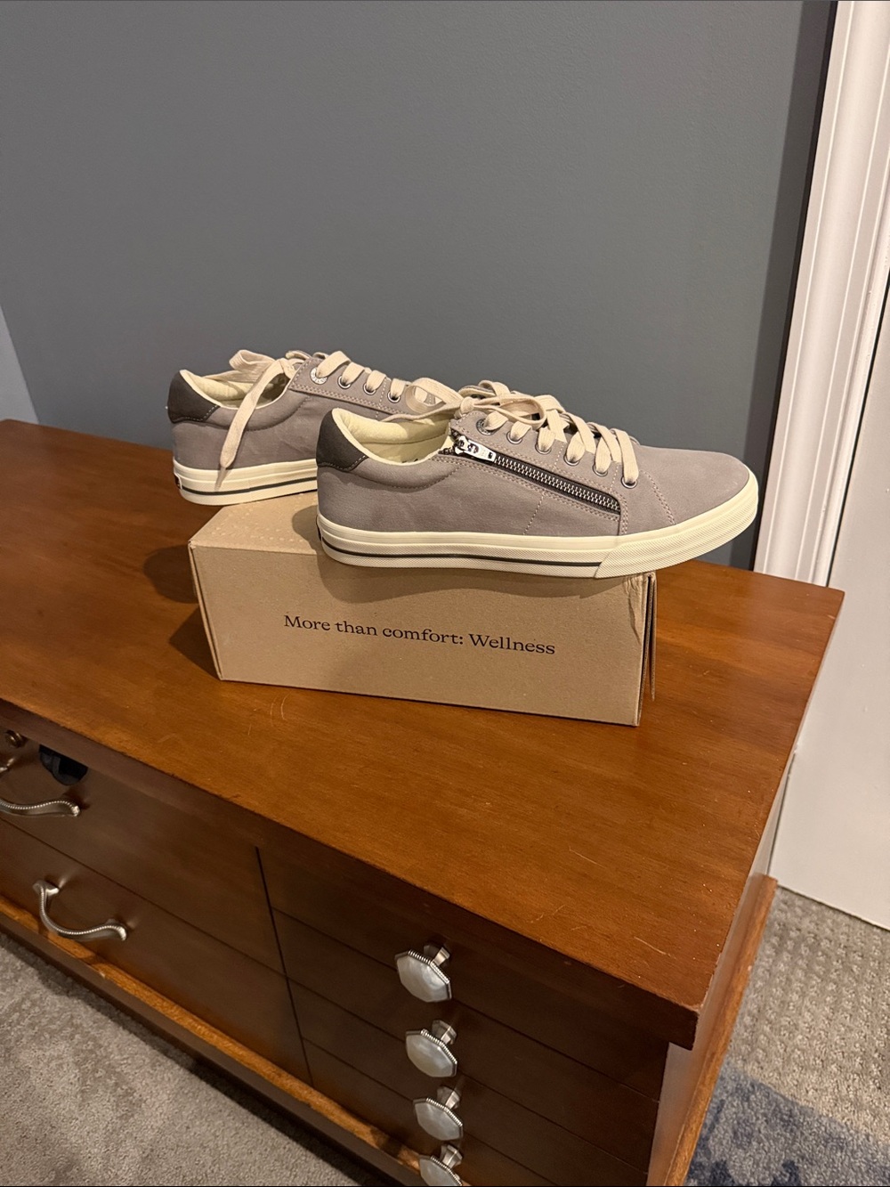 Taos Footwear Women's Sneakers in Graphite and Cream